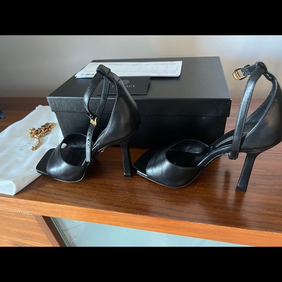 Like New. Versace Medusa Chain Leather Sandals - Picture 8 of 10